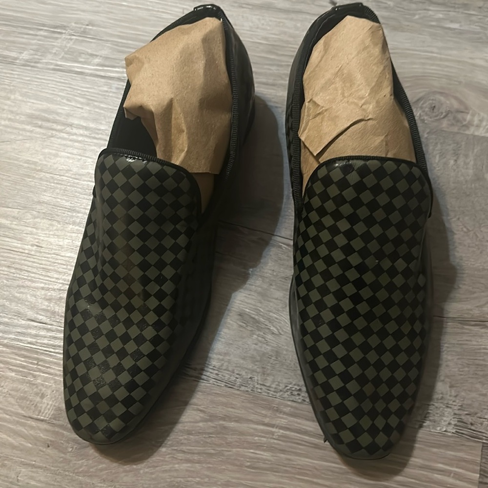 Black green uubaris new shoes Sz 10